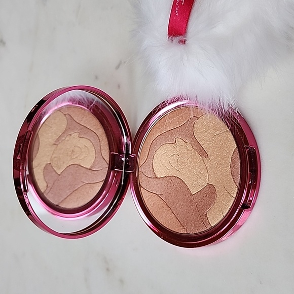 CIATE  London Roger Rabbit limited highlighter pink compact with puff. - Picture 9 of 12